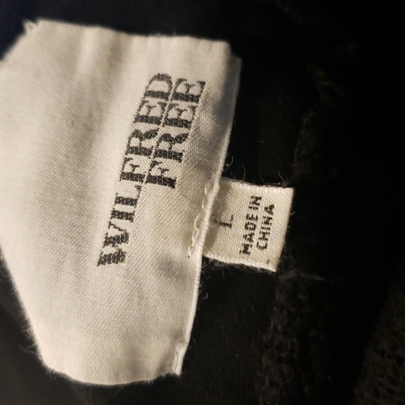 WILFRED Free Aritzia Black Hoodie Gold Diamond Studs Womens Large - Picture 3 of 9